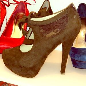 Brown Bow Heels w/ lace detail